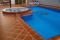 Rodamanto. Borde de piscina clásico. Base 31x31.